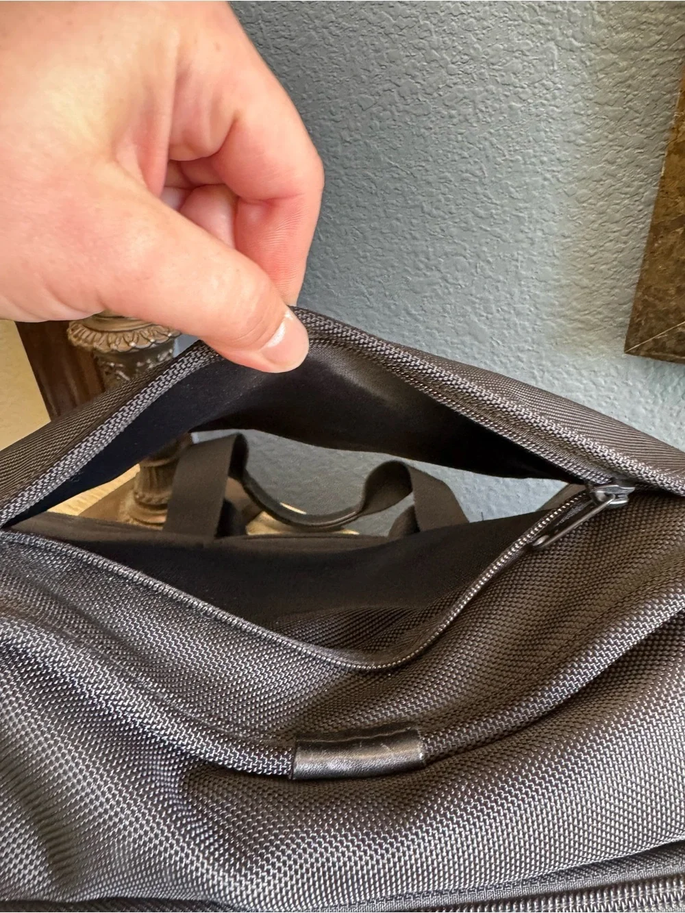 Victorinox Swiss Army Expanding Laptop Briefcase with Padded Shoulder Strap